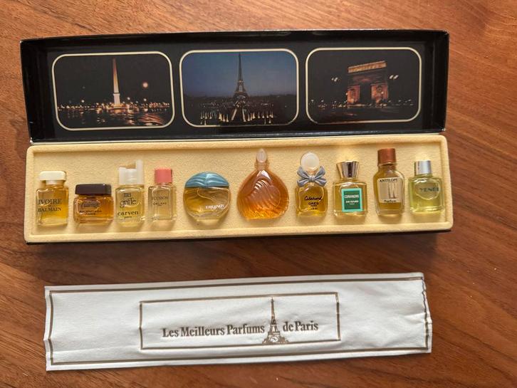 Vintage Mini Parfum Set - Les Meilleurs Parfums, Sieraden, Tassen en Uiterlijk, Uiterlijk | Parfum, Zo goed als nieuw, Ophalen of Verzenden