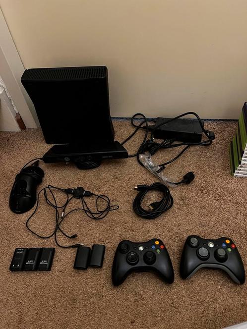 Xbox 360 Kinect met diverse spellen, Spelcomputers en Games, Spelcomputers | Xbox 360, Gebruikt, 4 GB, 360 S, Met 2 controllers