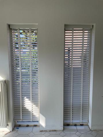 Houten lamellen beschikbaar voor biedingen