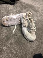 Witte Nike Huarache Sneakers, Ophalen of Verzenden, Zo goed als nieuw, Jongen of Meisje