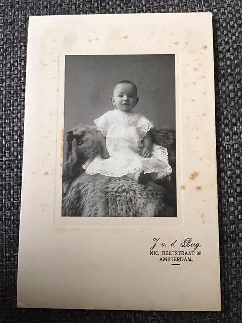 Kabinetfoto, Kind, J. v.d. Berg, Amsterdam, Antieke foto, Verzamelen, Foto's en Prenten, Gebruikt, Foto, Voor 1940, Ophalen of Verzenden
