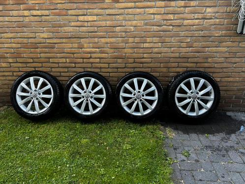 17” Volkswagen velgen met band. Continental + Vredestein, Auto-onderdelen, Banden en Velgen, Velg(en), All Season, 17 inch, 205 mm