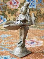 Mooi zwaar antiek brons tempelbeeldje uit India 12 cm., Ophalen of Verzenden