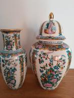 2 Oude vazen 1 met deksel en 1 vaas Chinese afbeelding, Ophalen of Verzenden