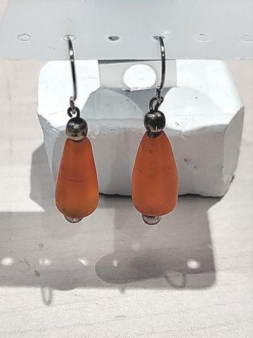Vintage sterling zilver en oranje glazen oorbellen  beschikbaar voor biedingen