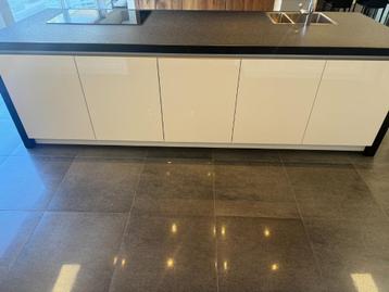 Showroomkeuken beschikbaar voor biedingen