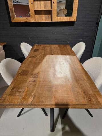 Showroommodel | Eettafel | mangohout | 200x100 | kruispoot beschikbaar voor biedingen