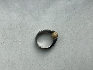 Melano zilveren ring 18 mm goud kleur balletje ringmaat 58 beschikbaar voor biedingen