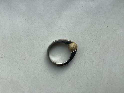 Melano zilveren ring 18 mm goud kleur balletje ringmaat 58, Sieraden, Tassen en Uiterlijk, Ringen, Dame, Zilver, Zilver, Ophalen of Verzenden