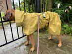Hurtta regenjas Mudventure tumeric 65 cm. als nieuw., Dieren en Toebehoren, Verzenden, Zo goed als nieuw, Hondenregenjas