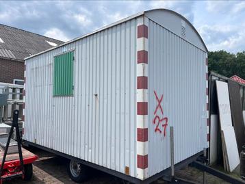 Universal sanitair wagen (2 + 2) beschikbaar voor biedingen