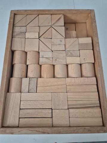 Houten blokkendoos beschikbaar voor biedingen