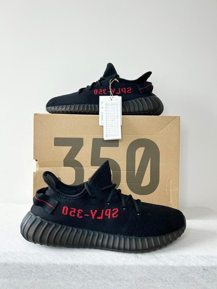 Adidas Yeezy Boost 350 V2 Black Red (EU 43 1/3), Kleding | Heren, Schoenen, Zo goed als nieuw, Sneakers of Gympen, Zwart, Ophalen of Verzenden
