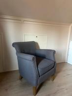 Grijze klassieke gecapitioneerde stoel met studs, Ophalen, Eenpersoons, 75 tot 100 cm, Zo goed als nieuw