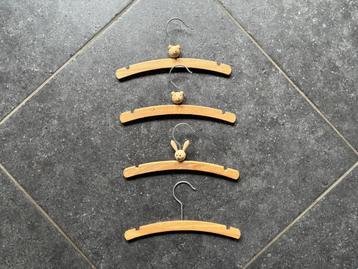 3+1 kledinghanger met leuke diertjes beschikbaar voor biedingen