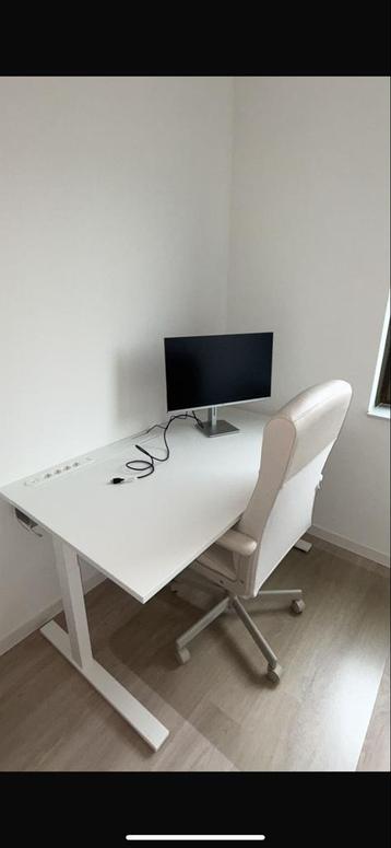 IKEA MITTZON bureau + Millberget stoel - afbeelding 1