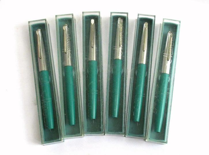 Vintage vulpen nieuw in doos, made in USSR van de 80 jaren., Verzamelen, Pennenverzamelingen, Nieuw, Vulpen, Overige merken, Met doosje