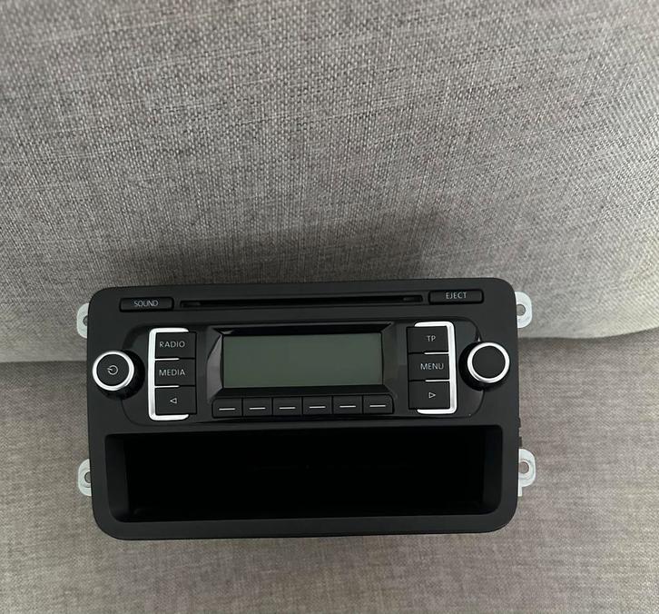 Originele OEM Volkswagen Polo 6R radio, Auto diversen, Autoradio's, Zo goed als nieuw, Ophalen of Verzenden