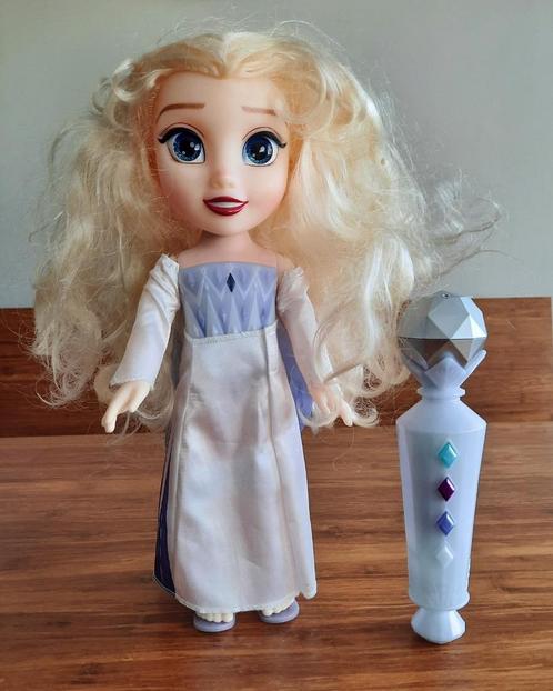 Disney Frozen II Singing Elsa Doll with Light-Up Microphone, Kinderen en Baby's, Speelgoed | Poppen, Zo goed als nieuw, Overige typen