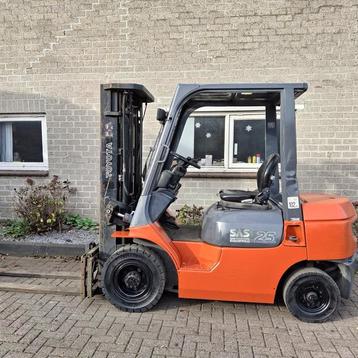 TOYOTA 7 FDF25 Diesel heftruck Shift TRIPLO Vorkversteller beschikbaar voor biedingen