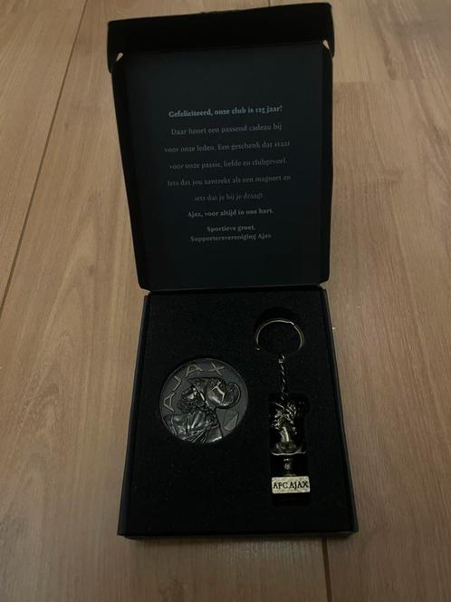 Ajax 125 jaar | jubileum cadeau | sleutelhanger en magneet, Verzamelen, Sleutelhangers, Nieuw, Ophalen of Verzenden