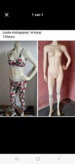 Paspop  etalagepop, Ophalen