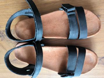 Zwarte sandalen van de ANWB beschikbaar voor biedingen