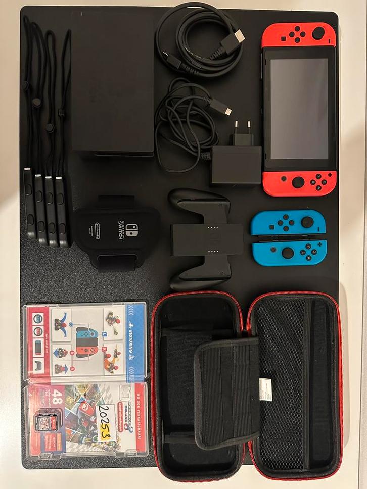 Nintendo switch, Spelcomputers en Games, Spelcomputers | Nintendo Switch, Zo goed als nieuw, Switch Original, Met 2 controllers