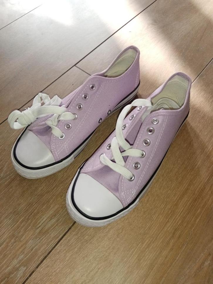 Lichtpaarse Panther schoenen maat 38, Kleding | Dames, Schoenen, Nieuw, Sneakers of Gympen, Overige kleuren, Ophalen of Verzenden