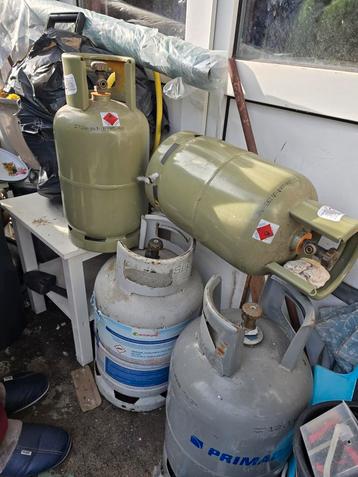 4 Gasflessen (2 Vol): Klein & Groot beschikbaar voor biedingen