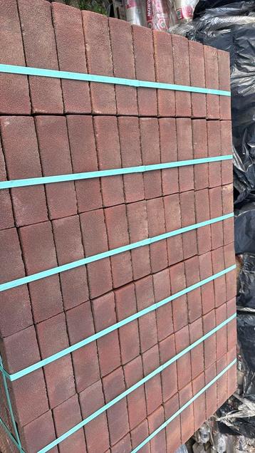 Restant 22m2 gebakken dikformaat Dordogne rood/paars beschikbaar voor biedingen