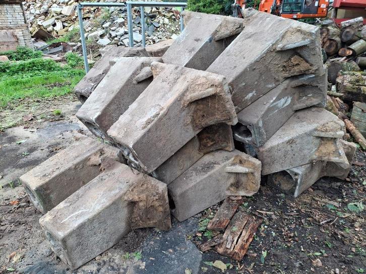 Betonpoeren 24 stuks, Doe-het-zelf en Verbouw, Overige Doe-het-zelf en Verbouw, Gebruikt, Ophalen of Verzenden