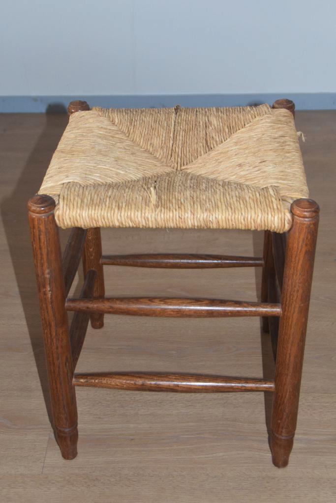 Vintage houten kruk met rieten zitting, Huis en Inrichting, Krukjes, Gebruikt, Overige materialen, Ophalen