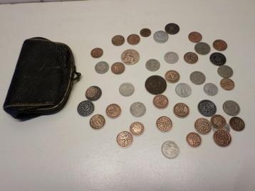 Antiek beursje met munten. beschikbaar voor biedingen
