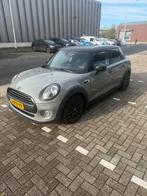 Mini 5-deurs (f55) 1.5 102pk Aut 2020 Grijs, Auto's, 1195 kg, Bedrijf, 3 cilinders, Zilver of Grijs