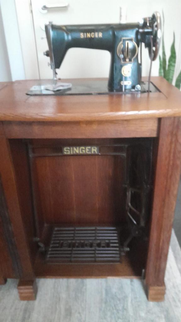 Singer Trapnaaimachine met Naaikist, Antiek en Kunst, Antiek | Naaimachines, Ophalen