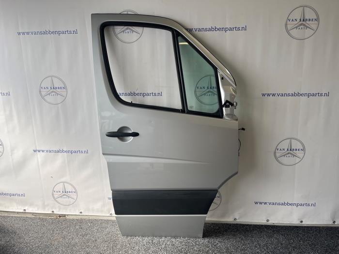 Portier 2Deurs rechts van een Mercedes Sprinter (9744), Auto-onderdelen, Carrosserie en Plaatwerk, Deur, Mercedes-Benz, Gebruikt