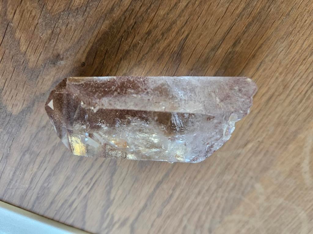 Edelsteen: Bergkristal met hematiet punt 8x3,5cm, Ophalen of Verzenden