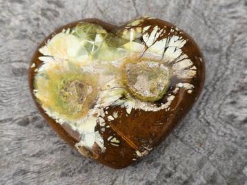 Groene opaal hart beschikbaar voor biedingen