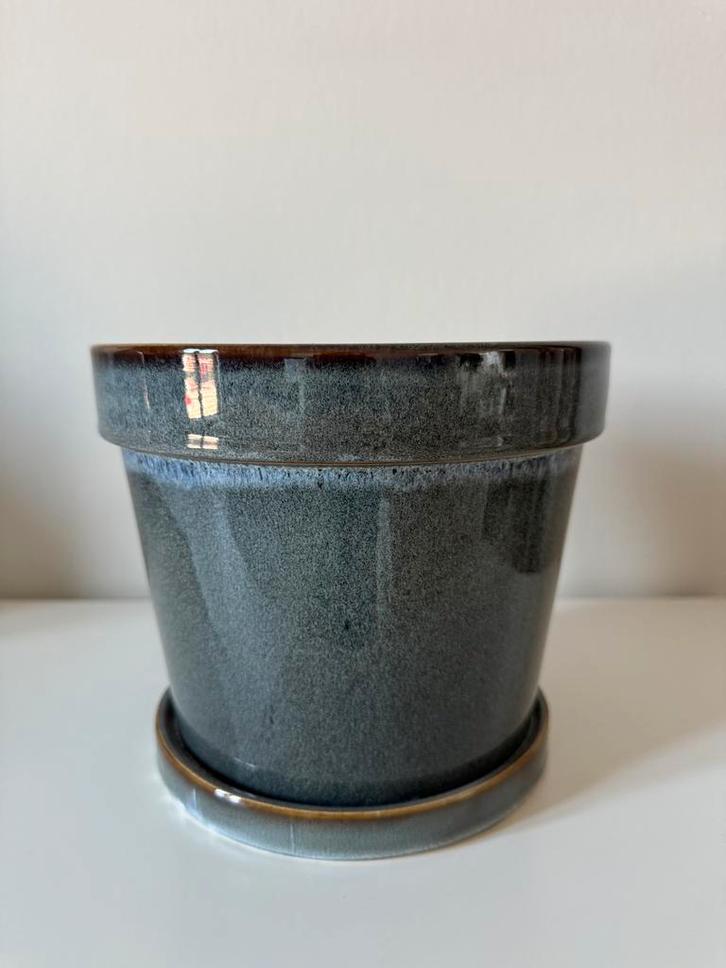 Blauwe bloempot, Tuin en Terras, Bloempotten, Zo goed als nieuw, Aardewerk, Binnen, Minder dan 40 cm, Minder dan 25 cm, Rond, Ophalen