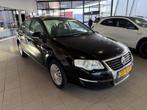 Volkswagen Passat 1.6 FSI Trendline, Stof, Gebruikt, 4 cilinders, Zwart