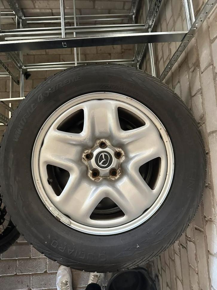 Mazda 17 inch velgen met winterbanden Vredestein 225/65 R17, Auto-onderdelen, Overige Auto-onderdelen, Mazda, Gebruikt, Ophalen