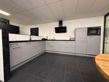 Showroomkeuken Grijs Granietblad beschikbaar voor biedingen