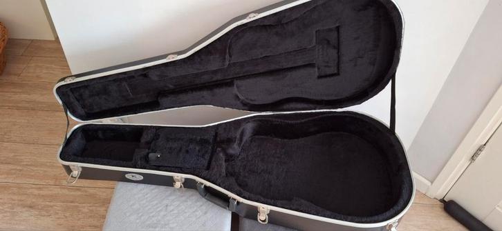 Stevige gitaarkoffer zo goed als nieuw. Binnenkort uit verk!, Muziek en Instrumenten, Behuizingen en Koffers, Zo goed als nieuw