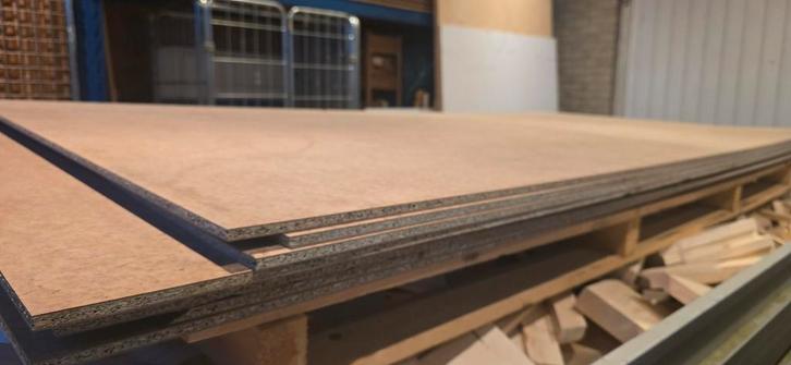 Spaanplaat 9 mm met coating div. maten., Doe-het-zelf en Verbouw, Hout en Planken, Zo goed als nieuw, Plank, Overige houtsoorten