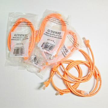 Partij (7 stuks) UTP patchkabels oranje, 1 meter beschikbaar voor biedingen