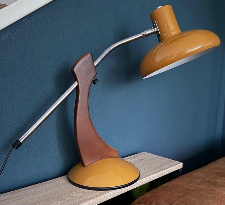 Space Age bureaulamp merk Massive, Huis en Inrichting, Lampen | Tafellampen, Gebruikt, Minder dan 50 cm, Hout, Metaal, Ophalen