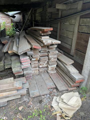 Houten balken van 19 cm breed en 5 cm dik beschikbaar voor biedingen