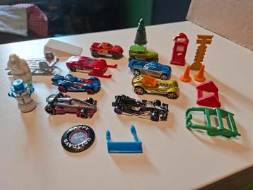 Partijtje hotwheels autootjes met attributen  beschikbaar voor biedingen