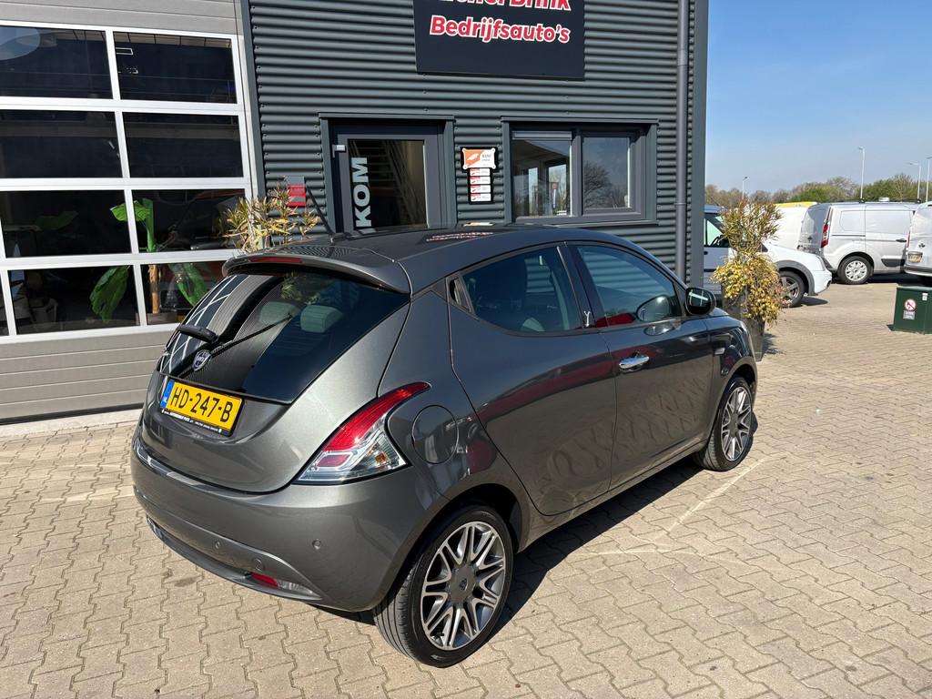 Lancia Ypsilon 0.9 TwinAir Navigatie Automaat, Auto's, Lancia, Stof, Origineel Nederlands, Parkeersensor, 2 cilinders